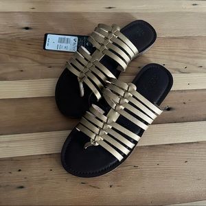 NWT Roxy slippers